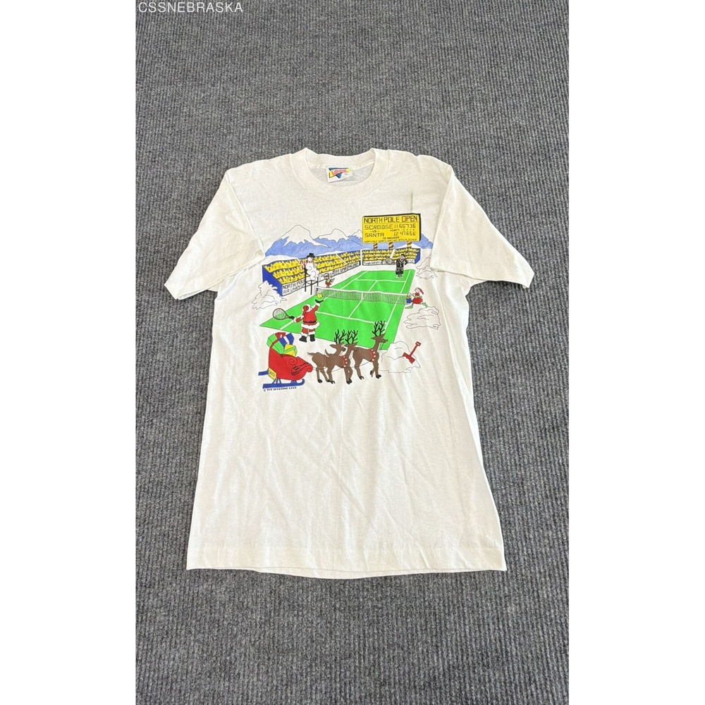 Sporting Look VTG 90s The North Pole T-Shirt Santa vs Scrooge Tennis Medium